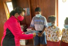 Kapolda dan ketua Bhayangkari Papua Barat Motivasi Anak Anak Swandarek Raja Ampat Kapolda dan ketua Bhayangkari Papua Barat Motivasi Anak Anak Swandarek Raja Ampat