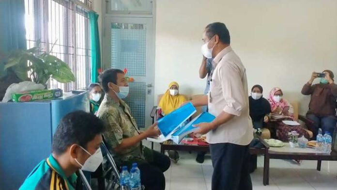 Transparansi Anggaran, Direktur RSUD Kaimana Daulat Pekerja Pers Ikut Bagikan DPA