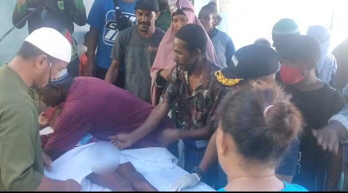 sunatan-massal-kaimana Baksos di Kampung Seraran, 100 Lebih Pasien dan 20 Anak Khitanan