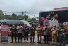 Polres Kota Sorong Operasikan Mobil Gerai Vaksin Covid-19 Keliling Polres Kota Sorong Operasikan Mobil Gerai Vaksin Covid-19 Keliling