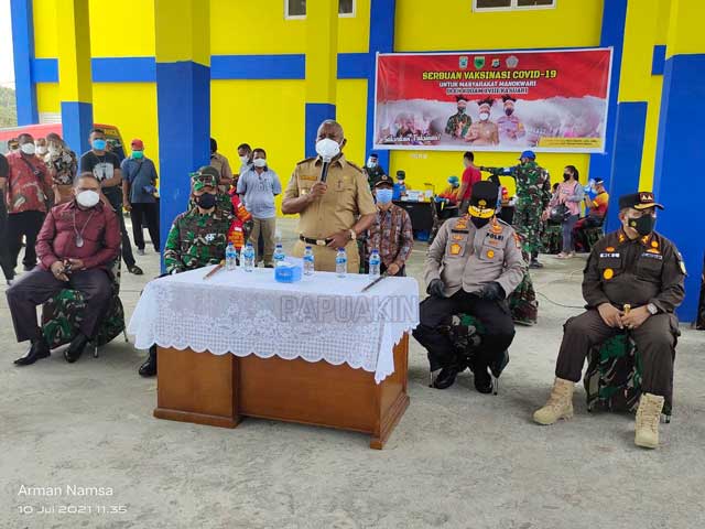 gubernur-papua-barat-vaksinasi-covid-wosi Gubernur Papua Barat Ingatkan Masyarakat Patuhi PPKM Mikro