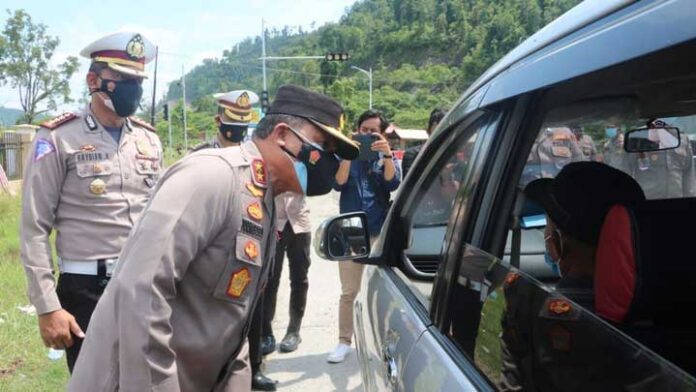 Kapolda Papua Barat Pantau Sekat PPKM Darurat Manokwari