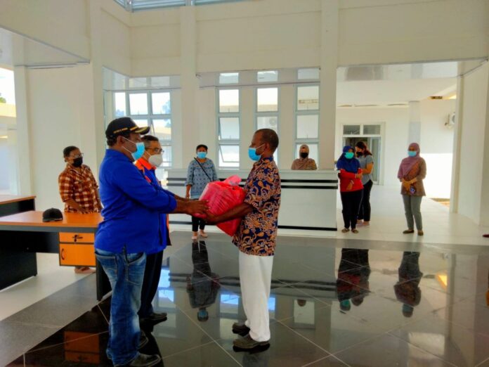 Nasdem Sumbang APD Untuk RS Elia Waran