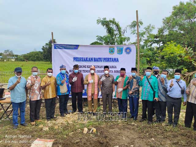 Gubernur Papua Barat Letakkan Batu Pertama Sekretariat KKST Kota Sorong