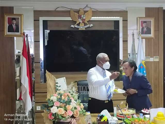 Mesranya Gubernur Papua Barat dan First Lady di HUT 56