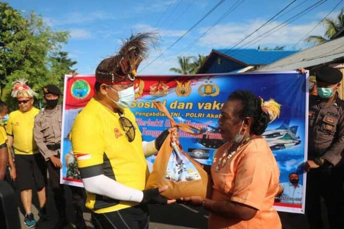 Akabri Angkatan 90 Bagi Bapok di Manokwari Timur