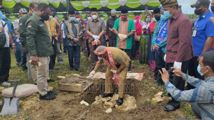 Gubernur Papua Barat Letakkan Batu Pertama Sekretariat KKST Kota Sorong