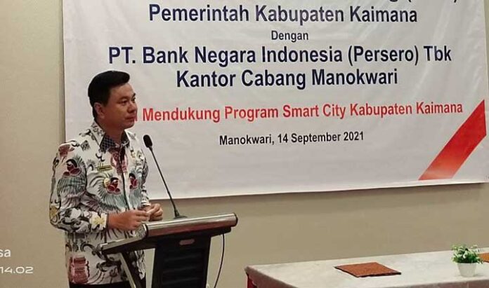 Bupati Kaimana Bilang Kulit Putih, Rambut Lurus, Tapi Hati Keriting