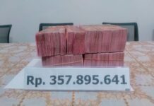 Kejari Kaimana Serahkan Uang Pengganti Korupsi PLTG 357,8 Juta ke Kas Daerah Kejari Kaimana Serahkan Uang Pengganti Korupsi PLTG 357,8 Juta ke Kas Daerah