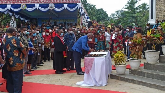 Gubernur Resmikan Gedung Baru Gereja GKI Sion Sibena Bintuni