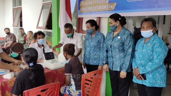 PKK Papua Barat Pengobatan Massal di Puskesmas Maripi