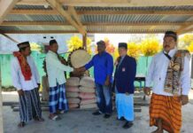 Wakil Ketua DPRD Mansel Bantu Masjid Nurul Huda Wakil Ketua DPRD Mansel Bantu Masjid Nurul Huda