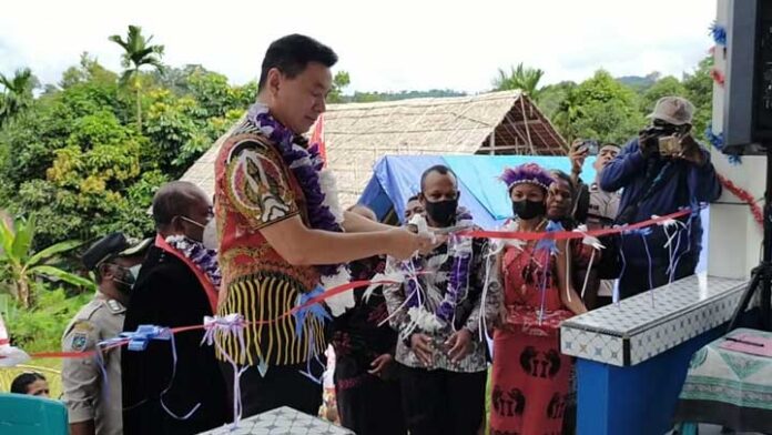 Resmikan Gereja GKI Nasaret Efara, Bupati Kaimana Ingatkan Kerukunan
