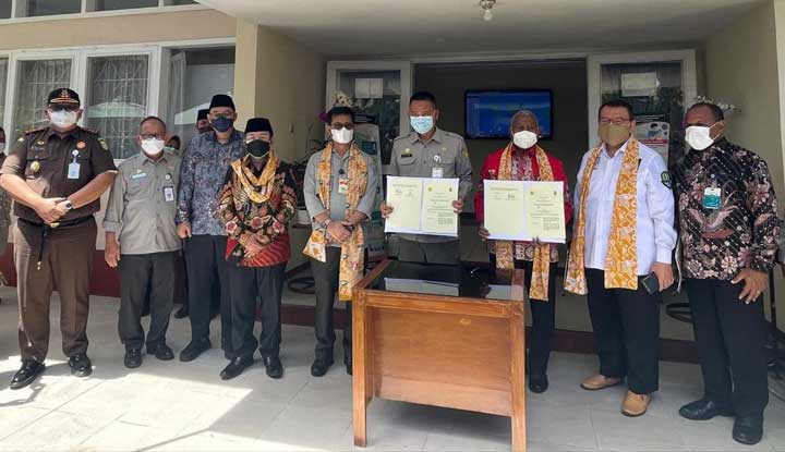 Gubernur Papua Barat Serahkan Proposal ke Mentan, Teken MoU Dengan Balitbangtan Kementan
