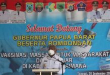 Gubernur Papua Barat Ajak Masyarakat Kaimana Doakan Tenaga Medis Gubernur Papua Barat Ajak Masyarakat Kaimana Doakan Tenaga Medis