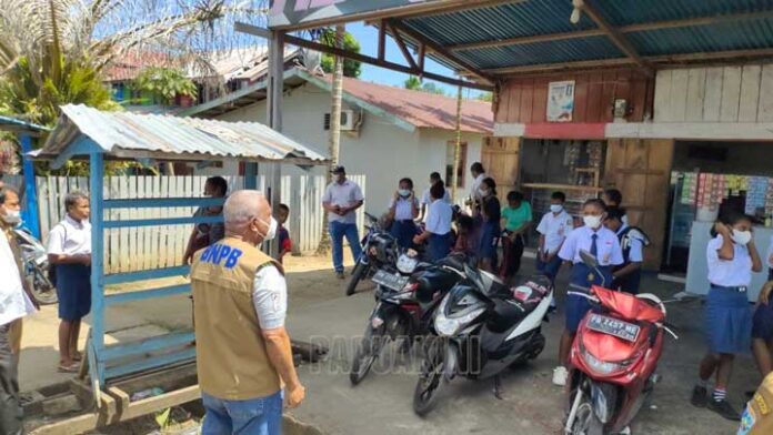 Gubernur Papua Barat Turun Langsung Ingatkan Siswa SMP Vaksinasi Covid-19