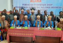 Pimipabso dan Masyarakat Adat Suku Moi Minta Maaf Pada Kepala Suku Besar Arfak Pimipabso dan Masyarakat Adat Suku Moi Minta Maaf Pada Kepala Suku Besar Arfak