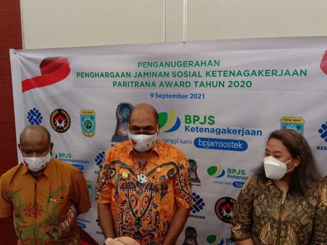wakil-gubernur-papua-barat-paritrana-award Papua Barat Kembali Raih Paritrana Award