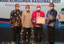 Papua Barat Dapat Penghargaan Daerah Peduli Perlindungan Konsumen Papua Barat Dapat Penghargaan Daerah Peduli Perlindungan Konsumen