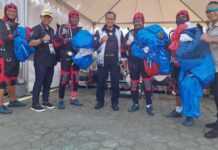 Pangdam XVIII Kasuari Semangati Tim PON Terjun Payung Papua Barat Pangdam XVIII Kasuari Semangati Tim PON Terjun Payung Papua Barat