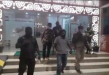 Tersangka Korupsi Pembangunan Kantor Dinas Perumahan Papua Barat Ditahan Tersangka Korupsi Pembangunan Kantor Dinas Perumahan Papua Barat Ditahan