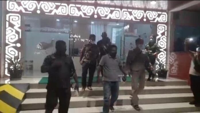Tersangka Korupsi Pembangunan Kantor Dinas Perumahan Papua Barat Ditahan
