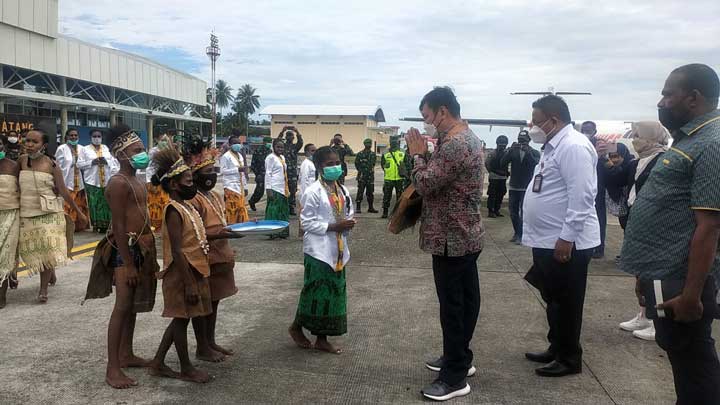 Menparekraf dan Wamen ATR BPN Hadiri Konferensi Besar Masyarakat Adat Papua di Kaimana