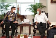 Bupati Kaimana Bicarakan Jalan Teluk Triton dan Kampung Esrotnamba Dengan Menteri PUPR Bupati Kaimana Bicarakan Jalan Teluk Triton dan Kampung Esrotnamba Dengan Menteri PUPR