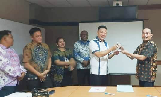 bupati-kaimana-mou-batik-air-2 MoU Penerbangan Batik Air, Pemkab Kaimana Deposit 1,5 M