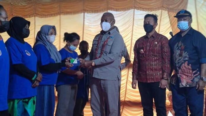 1750 Warga Fakfak Terima Tangan Kasih, 11580 Bapok