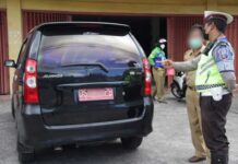 Mobil Dinas Ini Tunggak Pajak 8 Tahun Mobil Dinas Ini Tunggak Pajak 8 Tahun