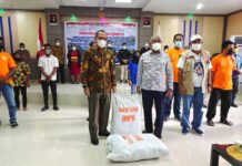 Ribuan Warga Raja Ampat Dapat Bantuan Bapok, Tangan Kasih, dan Stimulus Ribuan Warga Raja Ampat Dapat Bantuan Bapok, Tangan Kasih, dan Stimulus