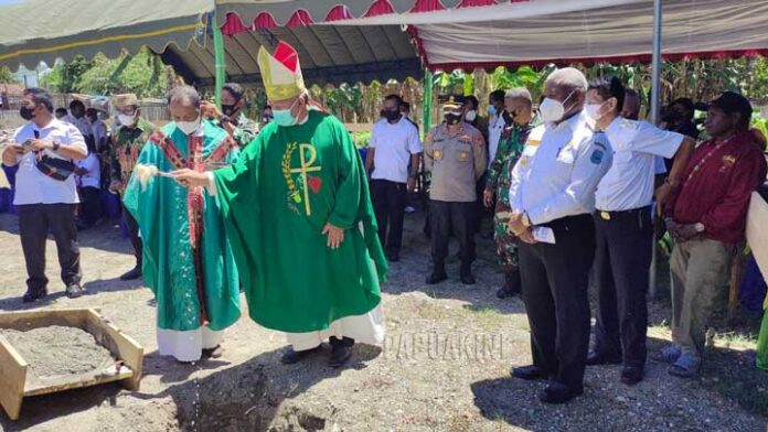 Pembangunan Gedung Baru Gereja Katolik St Auxilius Ransiki Dimulai