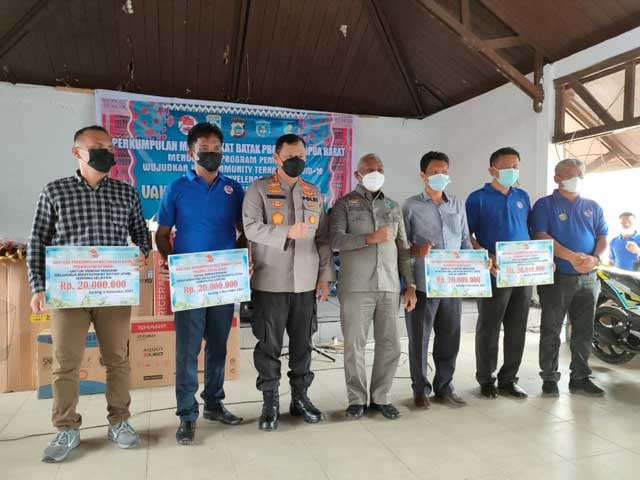 vaksinasi-masyarakat-batak Horas, Gubernur Papua Barat Apresiasi Vaksinasi Massal Perkumpulan Masyarakat Batak