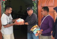 Ketua Nasdem Papua Barat Salurkan 1000 Bingkisan Natal Untuk Warga Kaimana Ketua Nasdem Papua Barat Salurkan 1000 Bingkisan Natal Untuk Warga Kaimana