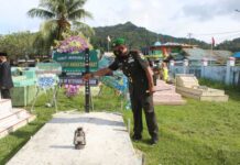 Dandim Kaimana Ziarah Rombongan ke TMP Gunung Genova Dandim Kaimana Ziarah Rombongan ke TMP Gunung Genova
