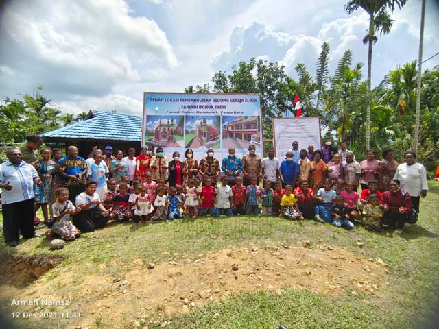 gubernur-batu-pertama-gpkai-ifonof-efeyi-fanindi-dalam Gubernur Papua Barat Letakkan Batu Pertama GPKAI El-Roi Ifonok Eveyi
