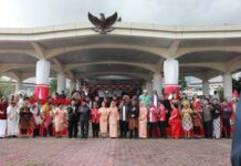 Baju Adat Papua Nusantara Warnai Upacara Hari Bhakti PUPR 76 Papua Barat Baju Adat Papua Nusantara Warnai Upacara Hari Bhakti PUPR 76 Papua Barat