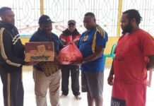 Ketua DPR Papua Barat Bagi Kasih Natal di 5 Kampung Kawasan Mokwam Ketua DPR Papua Barat Bagi Kasih Natal di 5 Kampung Kawasan Mokwam