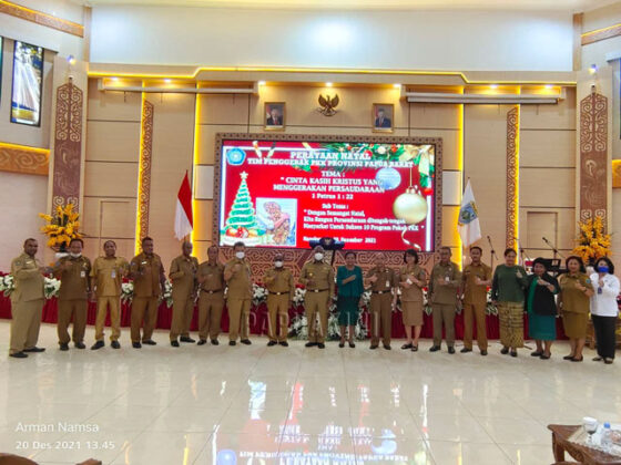 Natal PKK Papua Barat Bagi Bantuan 3 Sekolah dan Yayasan