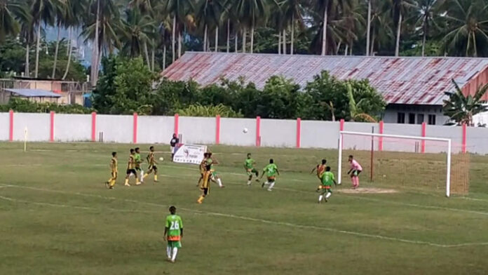 Tendangan Bebas Yohanes Rahawarin Antar Perseman ke Final Liga 3 PSSI Papua Barat