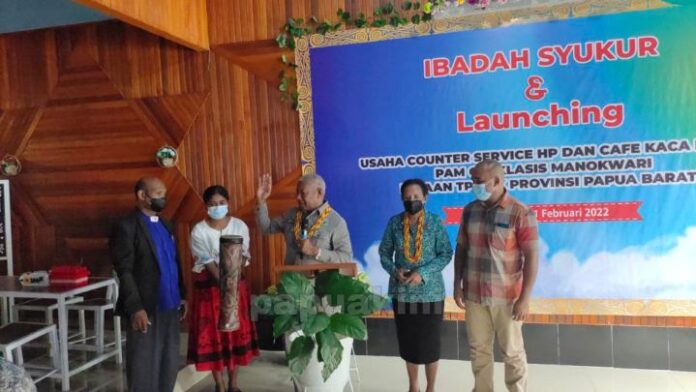 PAM GKI Klasis Manokwari Kembangkan Kewirausahaan Perbaikan Ponsel dan Cafe Kaca Bulat
