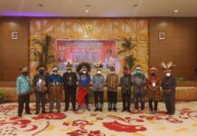 Lantik Para Kepala Suku Imekko, Gubernur Papua Barat Ingatkan NKRI Lantik Para Kepala Suku Imekko, Gubernur Papua Barat Ingatkan NKRI