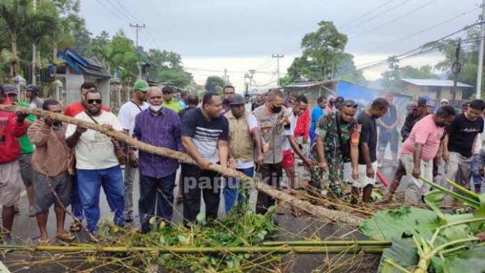Palang di Amban Sudah Dibuka