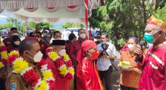 Pemuda Kei Manokwari Melukis Bagai Pelangi, Mempersatukan Bagaikan Mata Rantai