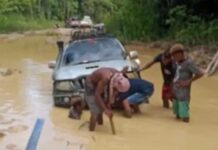 Kepala Distrik Isim Bilang Perusahaan Ini Bikin Rusak Jalan Kepala Distrik Isim Bilang Perusahaan Ini Bikin Rusak Jalan
