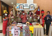 Dekranasda Mansel Pamerkan Kerajinan dan Karya Mama Papua di Semarak Maju Papua Barat Dekranasda Mansel Pamerkan Kerajinan dan Karya Mama Papua di Semarak Maju Papua Barat
