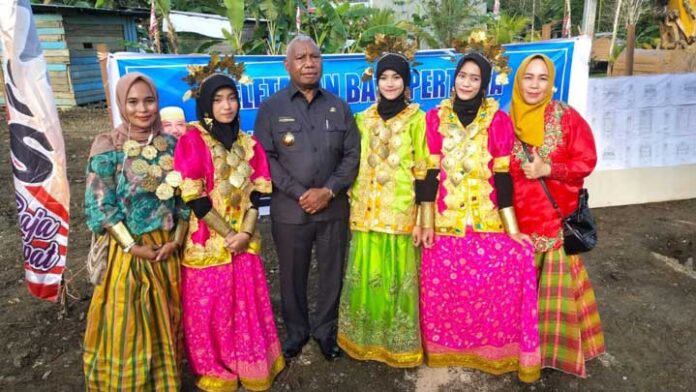Gubernur Letakkan Batu Pertama Sekber KKSS, IWSS, IPSS di Raja Ampat