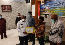 Pemprov Papua Barat Salurkan 404 M Dana Hibah dan Bansos Pemprov Papua Barat Salurkan 404 M Dana Hibah dan Bansos