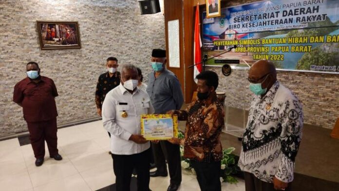 Pemprov Papua Barat Salurkan 404 M Dana Hibah dan Bansos